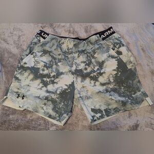 Under Armour Men's Cloud Pattern Shorts - Green and White Sz: XL NWT